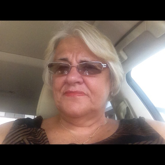 Profile Picture of Carol Zarrella (@zarrella1) on Poshmark