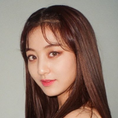 Profile Picture of Lindsay Is Streaming BE (@filteryunho) on Twitter