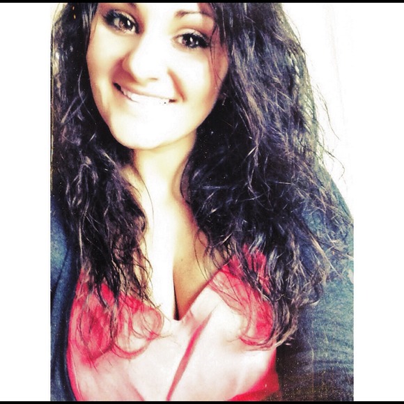 Profile Picture of Jessica Steible (@jsteible) on Poshmark