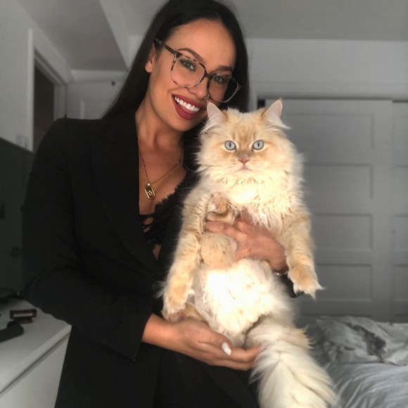 Profile Picture of Kim Berrouard (@kimberrouard) on Poshmark