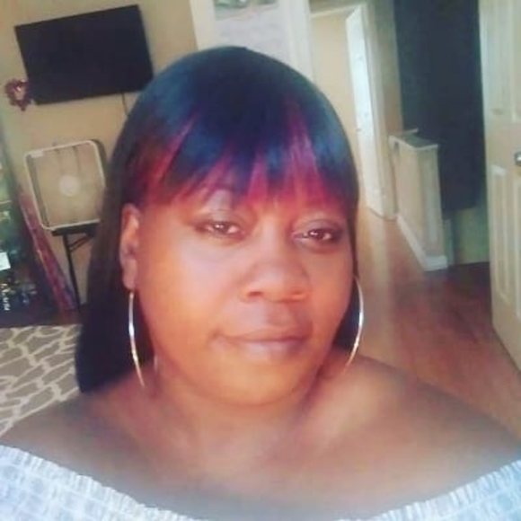 Profile Picture of Tracy Roberts (@sexyl53) on Poshmark