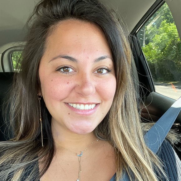 Profile Picture of Renee Cormier (@reneecormier) on Poshmark