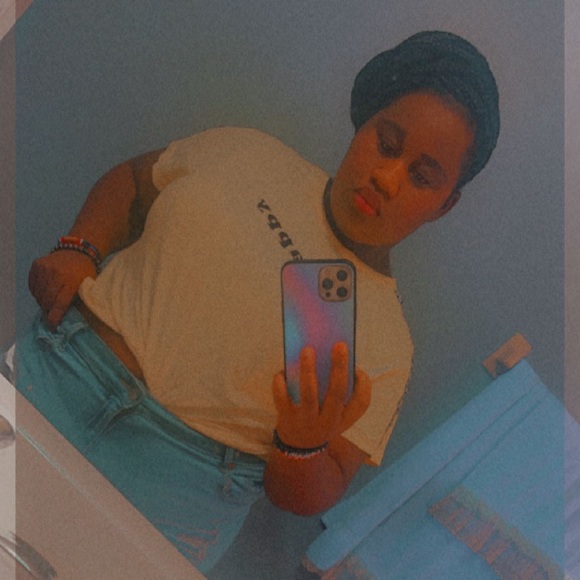 Profile Picture of Delcie Mesidor (@delciemesidor) on Poshmark