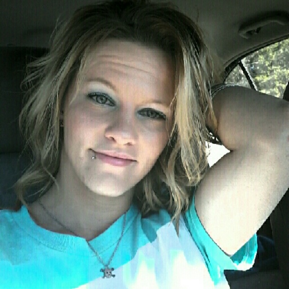 Profile Picture of Christine Lenoir (@chrissylou88) on Poshmark