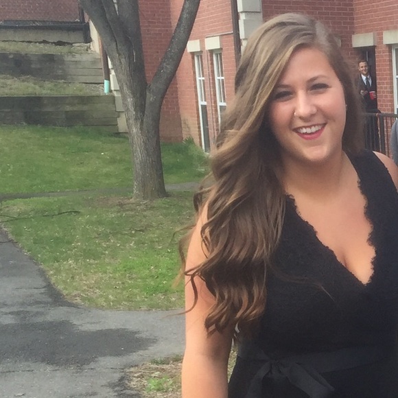 Profile Picture of Cassidy Delorey (@cdelorey) on Poshmark