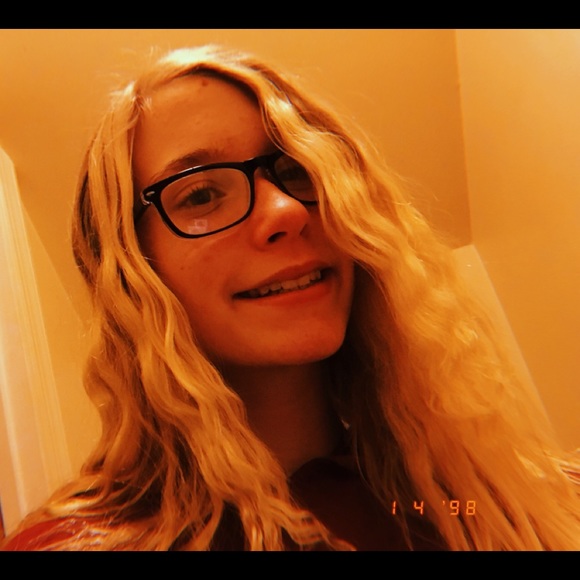 Profile Picture of Kameryn Stickell (@kstickell) on Poshmark