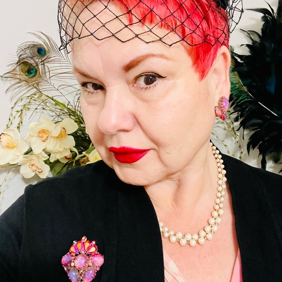 Profile Picture of Ellie Simpson (@artandsoul419) on Poshmark