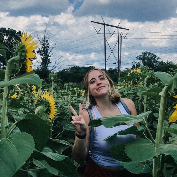 Profile Picture of Tess Kelly (@tkelly611) on Poshmark