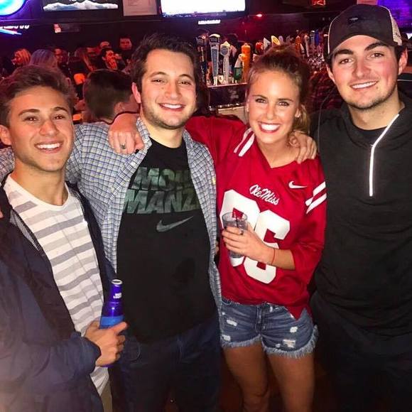 Profile Picture of Chris Kinney (@chriskinney571) on Poshmark