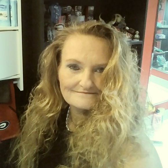 Profile Picture of Janie Wilbanks (@janiewilbanks) on Poshmark