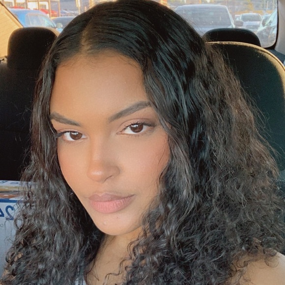 Profile Picture of Gabby Arscott (@gmoney1798) on Poshmark