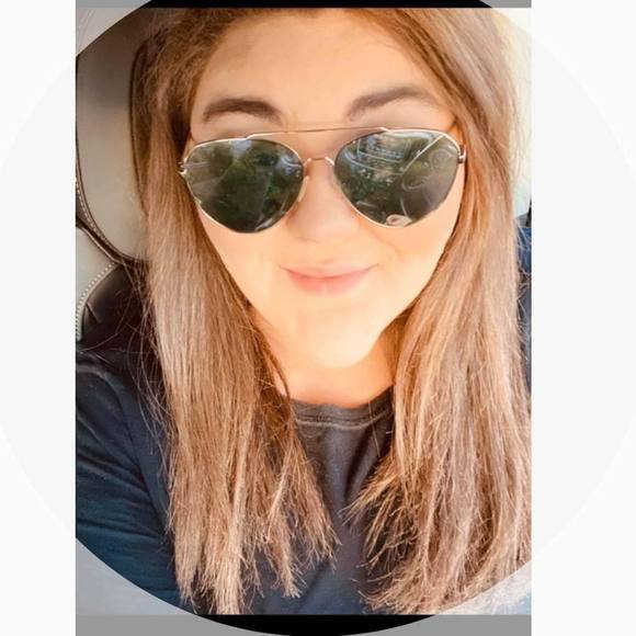 Profile Picture of Alyssa Lamphear (@alyssamlamphear) on Poshmark
