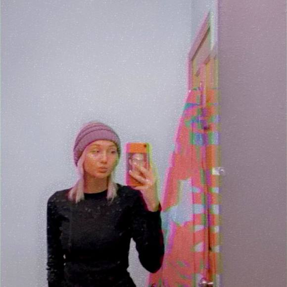 Profile Picture of Emily Klodnicki (@emilyklod) on Poshmark