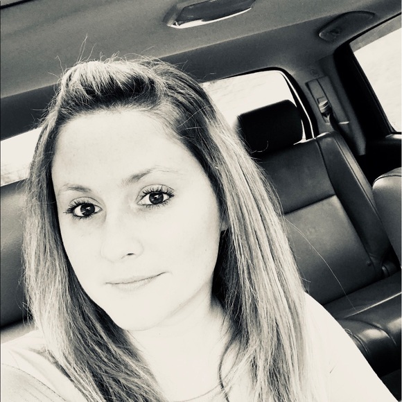 Profile Picture of Diane Gofourth (@gofourth) on Poshmark