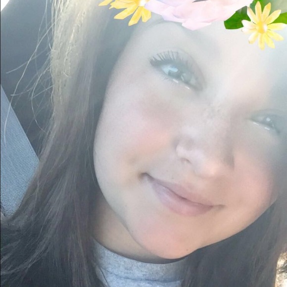 Profile Picture of Lori Rosson (@lori_3029) on Poshmark