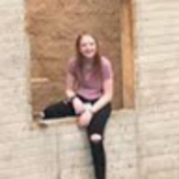 Profile Picture of Lexie Kvale (@lkvale) on Poshmark