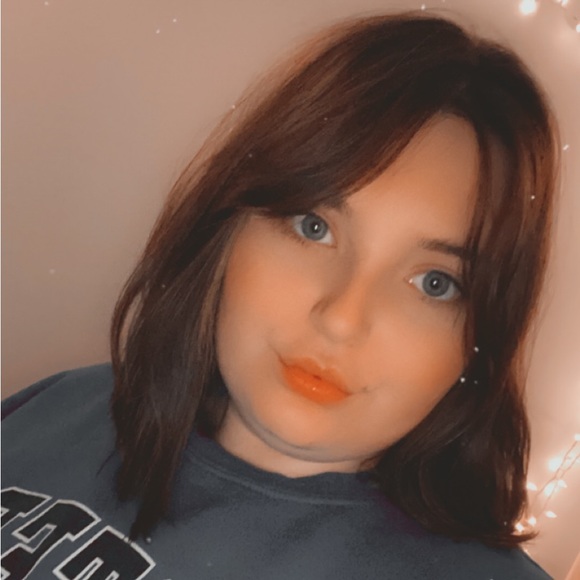 Profile Picture of Ara Bekkering (@afb03) on Poshmark