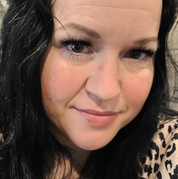 Profile Picture of Jennifer Schoenwalder (@jschoenwalder) on Poshmark