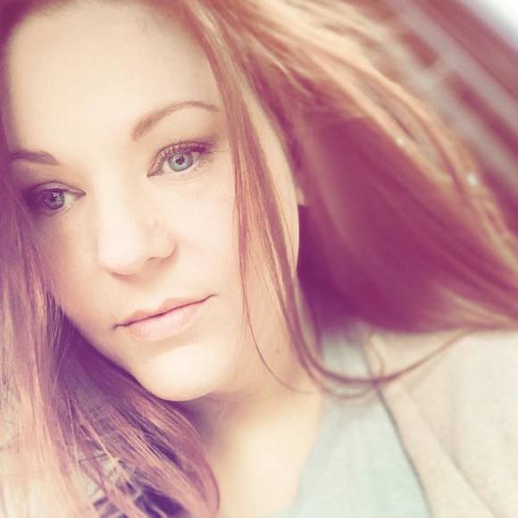 Profile Picture of Melissa Springmann (@melspringmann) on Poshmark