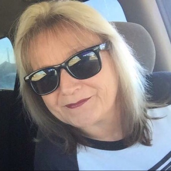 Profile Picture of Diana Dunlap-lewis (@ddstorm) on Poshmark