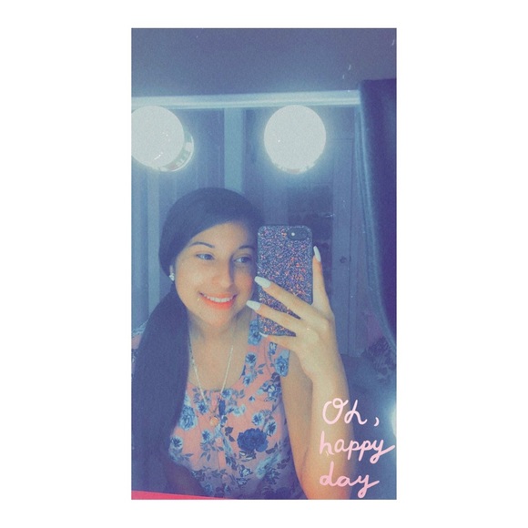 Profile Picture of Mariana Luviano (@luvm0418) on Poshmark