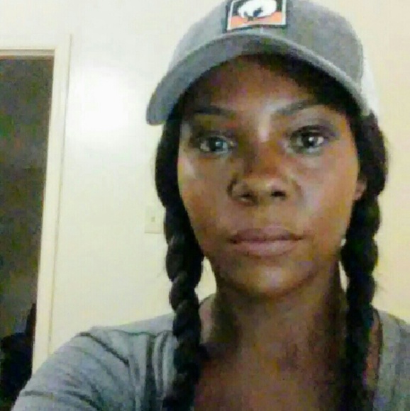 Profile Picture of Erica Hopper (@ehopper32) on Poshmark