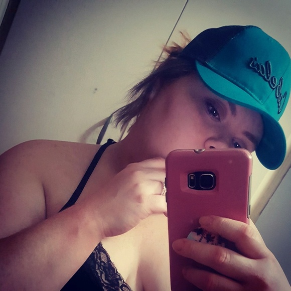 Profile Picture of Ariel Clemens (@aclemens9) on Poshmark