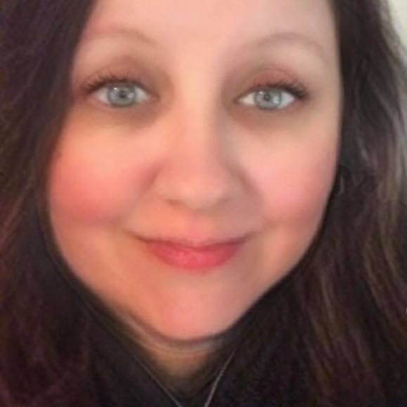 Profile Picture of Sara Thacker (@sthacker) on Poshmark