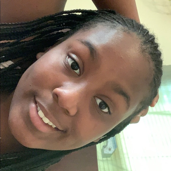 Profile Picture of Cira Wooden (@cirawooden) on Poshmark