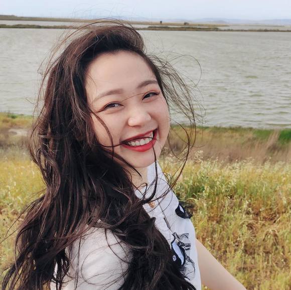 Profile Picture of Shan Lin (@568737260) on Poshmark