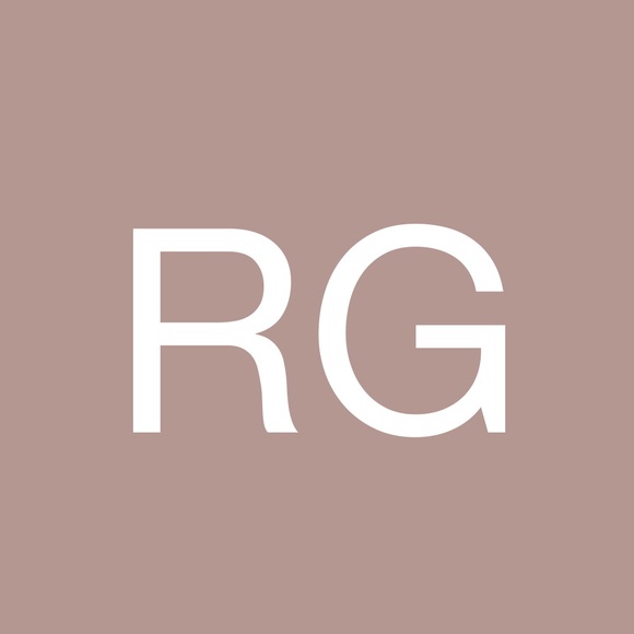 Profile Picture of Rebecca Griffith (@grifb) on Poshmark