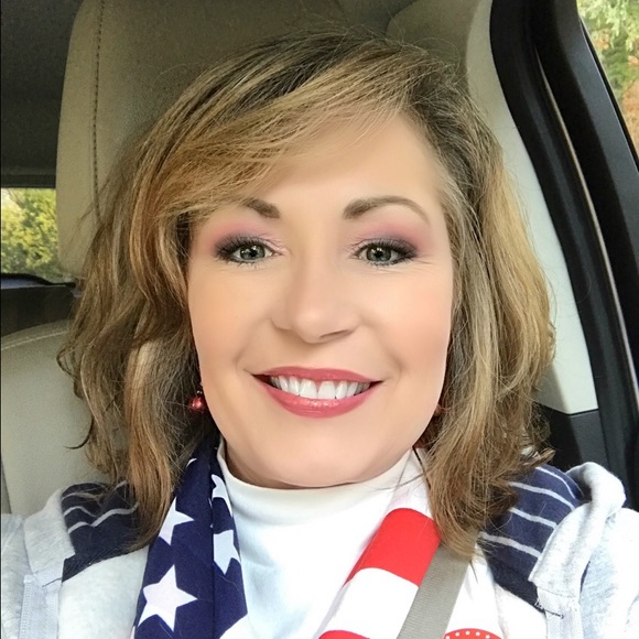 Profile Picture of Brenda Scotchie (@bscotchie) on Poshmark