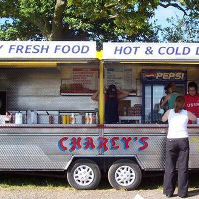 Profile Picture of Laura Seager (@Charlyssnacks) on Twitter