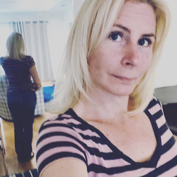 Profile Picture of Jennifer Handerhan (@jhanderhan) on Poshmark