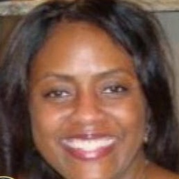 Profile Picture of Karen Potts (@pottskarenm) on Poshmark