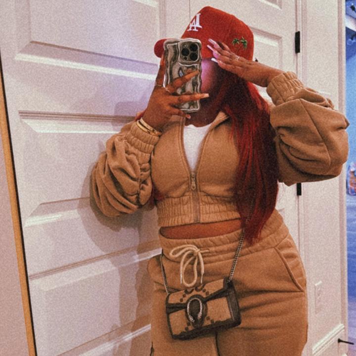 Profile Picture of alicolbert (@alicolbert) on Tiktok