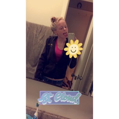 Profile Picture of Sav (@savannahperry22) on Twitter