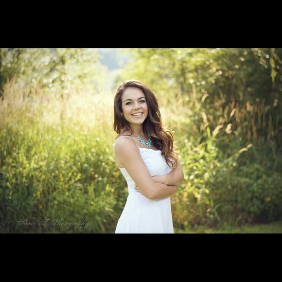 Profile Picture of Lily Osborne (@lilyyggo) on Poshmark