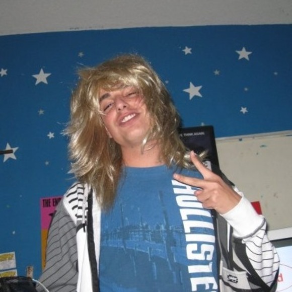 Profile Picture of Kevin Unger (@kevin26hb) on Poshmark