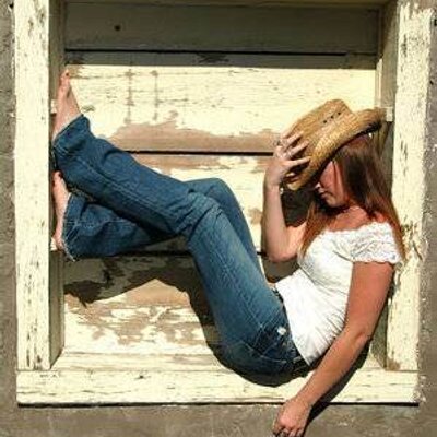 Profile Picture of Julianna Grey (@JuliannaGrey) on Twitter