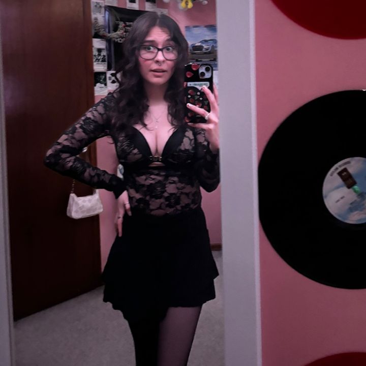 Profile Picture of Amber (@amber_coca) on Tiktok