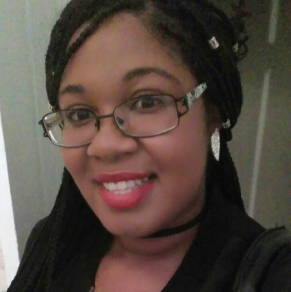 Profile Picture of Tykia Whitney (@kia41092) on Poshmark