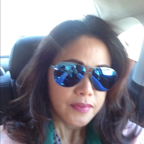 Profile Picture of Joan Howard (@closetqueeen) on Poshmark