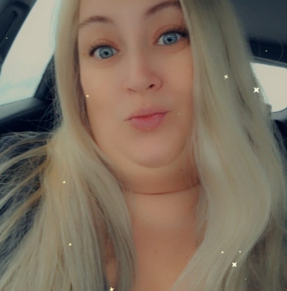 Profile Picture of Joni Honeycutt (@jonihoneycutt) on Poshmark