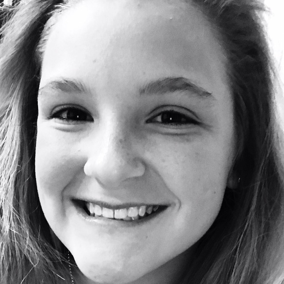 Profile Picture of Charla Clifton (@charlac123) on Poshmark