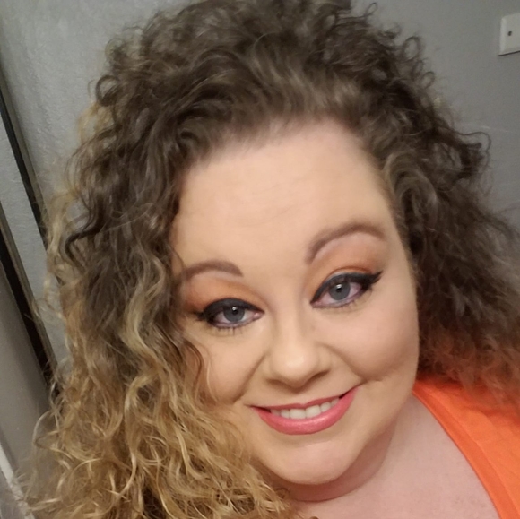 Profile Picture of Dee Gentry taylor (@deetaylor1) on Poshmark