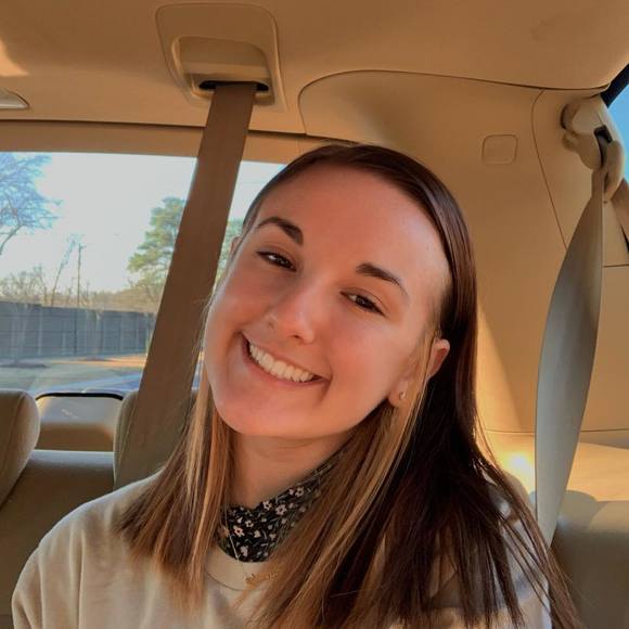 Profile Picture of Kennedy Porter (@kennedyporte181) on Poshmark