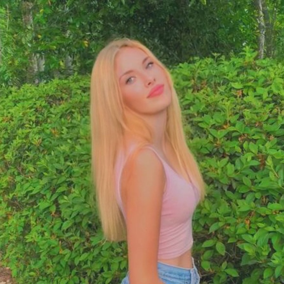 Charlotte Wimsett - Poshmark Profile Picture of Charlotte Wimsett (@charlottewimset) on Poshmark