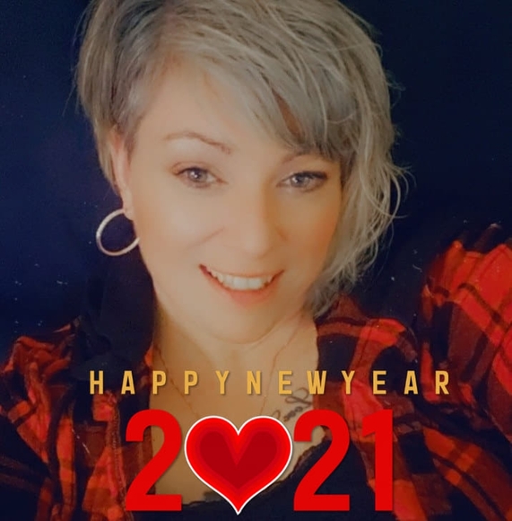 Rae Anne - Poshmark Profile Picture of Rae Anne (@sugaraerae) on Poshmark