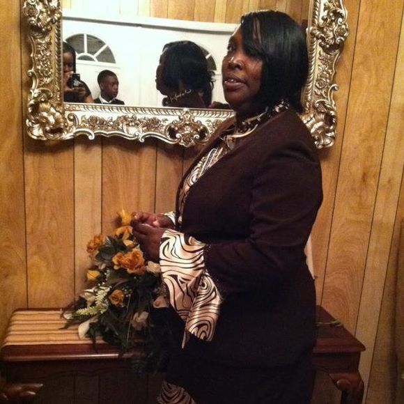 Profile Picture of Apostle debra Snuggs (@eddeshasnuggs) on Poshmark